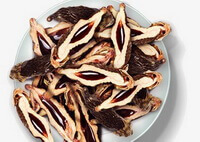 dried brownish seeds of Semen Arecae are piled in a plate