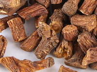 brownish dried thick herb segments of Dandelion Root