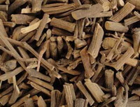 dried herb slices and segments of Kadsura Pepper Stem