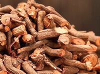 dried brownish herb segments of Rubia cordifolia root